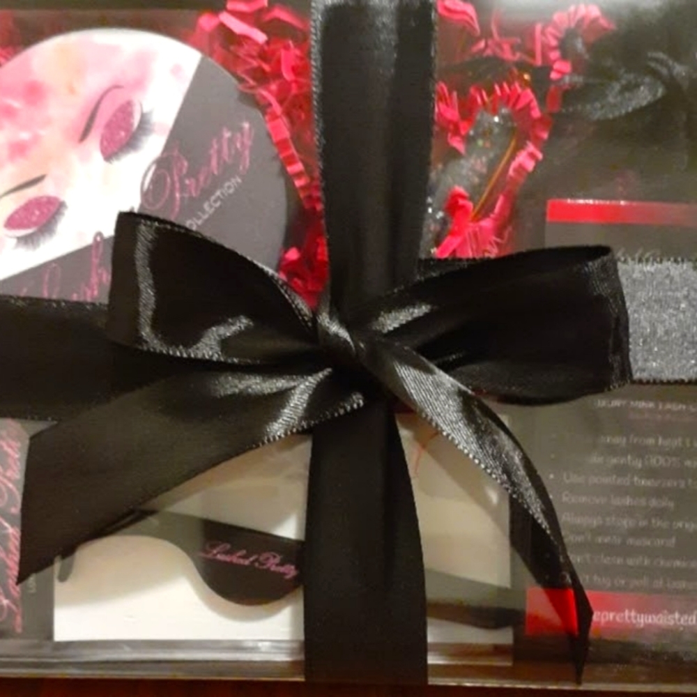Lashed Pretty Gift Set